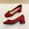 Französisches Temperament Schleife Satin Hohe Absätze Damen Herbst 2026 Neu Blockabsatz Quadratische Spitze Flacher Ausschnitt Rutschfeste Schuhe