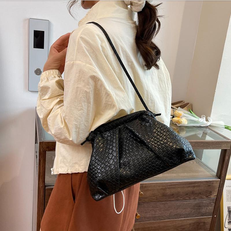 Woven Clip Women's Cloud Bag Fashionable Light Luxury Pleated Small Versatile and Stylish Shoulder Clutch Crossbody Bag