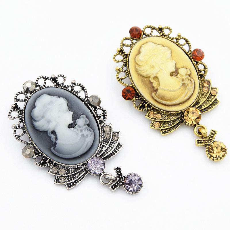 Retro European and American Style Brooch In Antique Gold and Silver