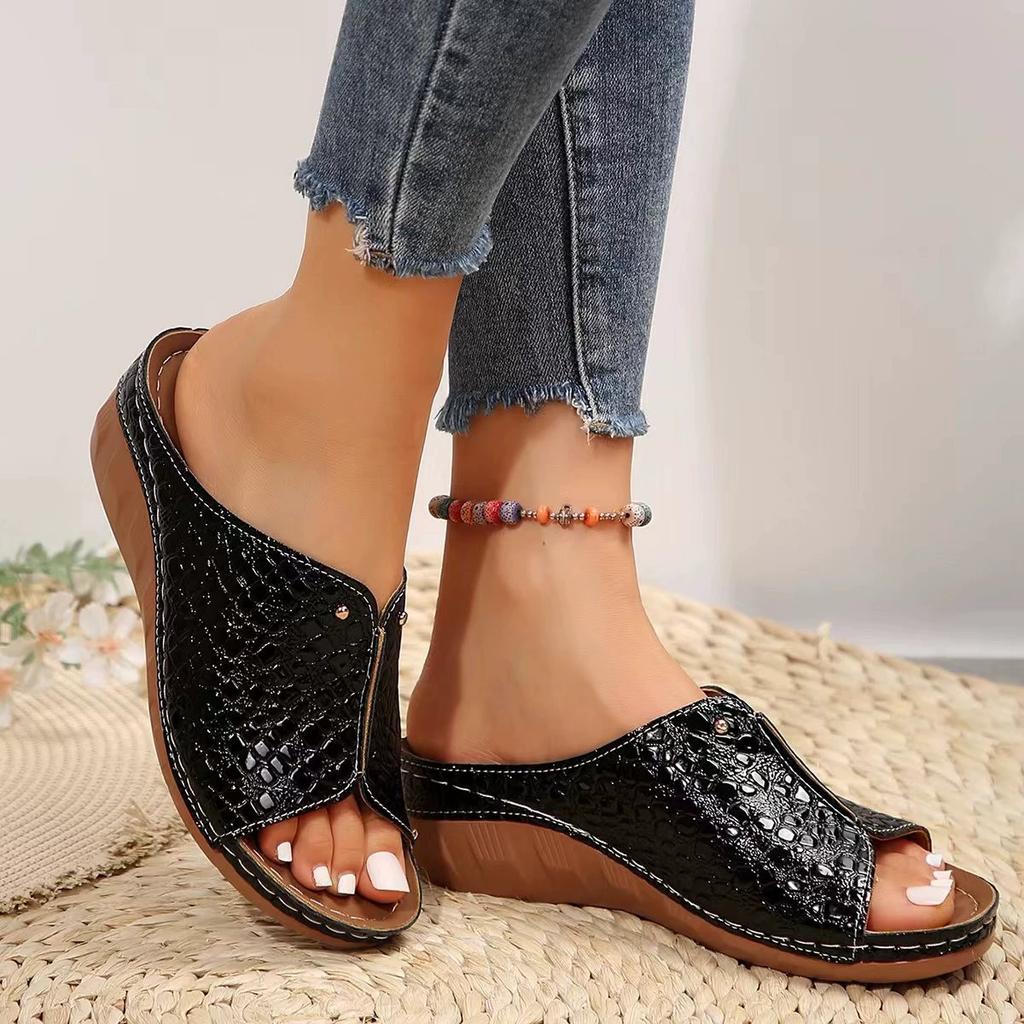 Women's Large Size Thick Bottom Slippers Personalized Design Comfortable PU Sandals