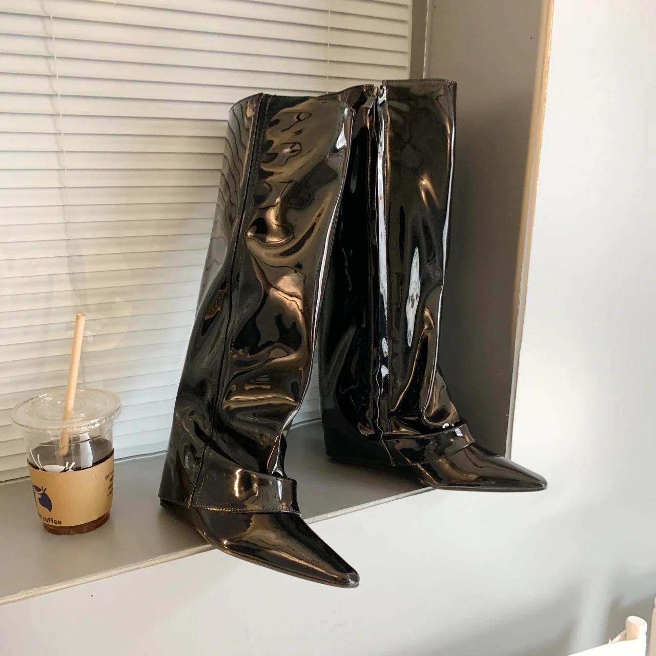 

Блестящие кожаные спилковые длинные сапоги для женщин, высокие до колена, мягкие кожаные рыцарские сапоги, остроносые, с боковой молнией, на танкетке, женская обувь 35 чёрный