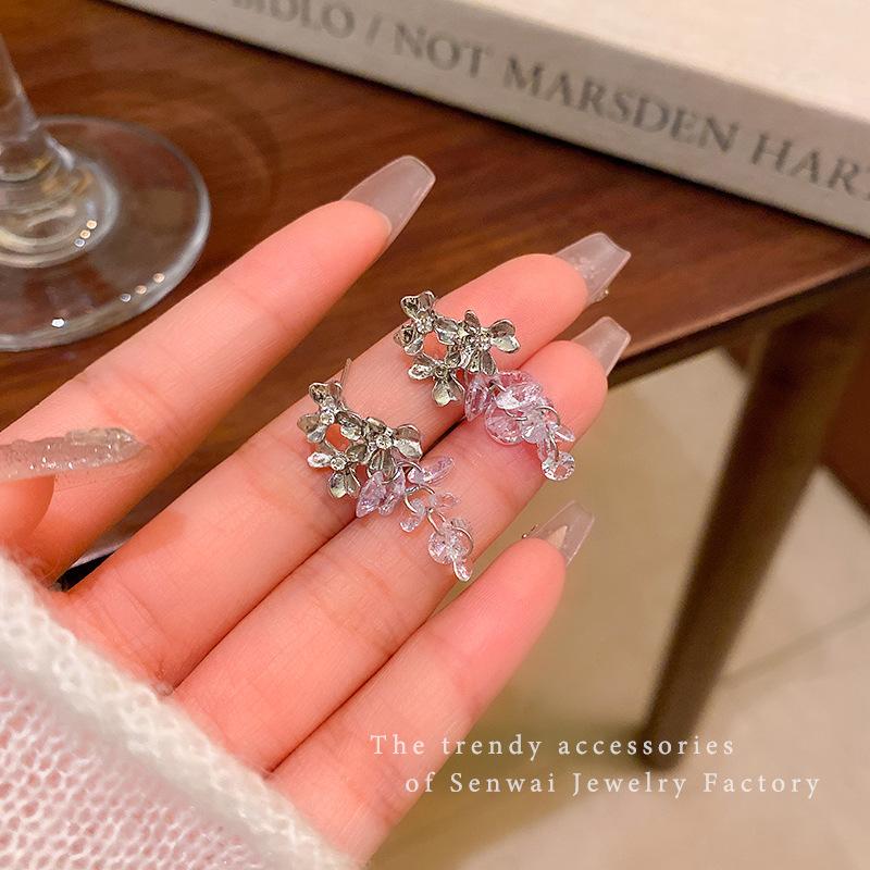 

Cool grape string zircon earrings women s light luxury temperament high-end super flash earrings New ear jewelry