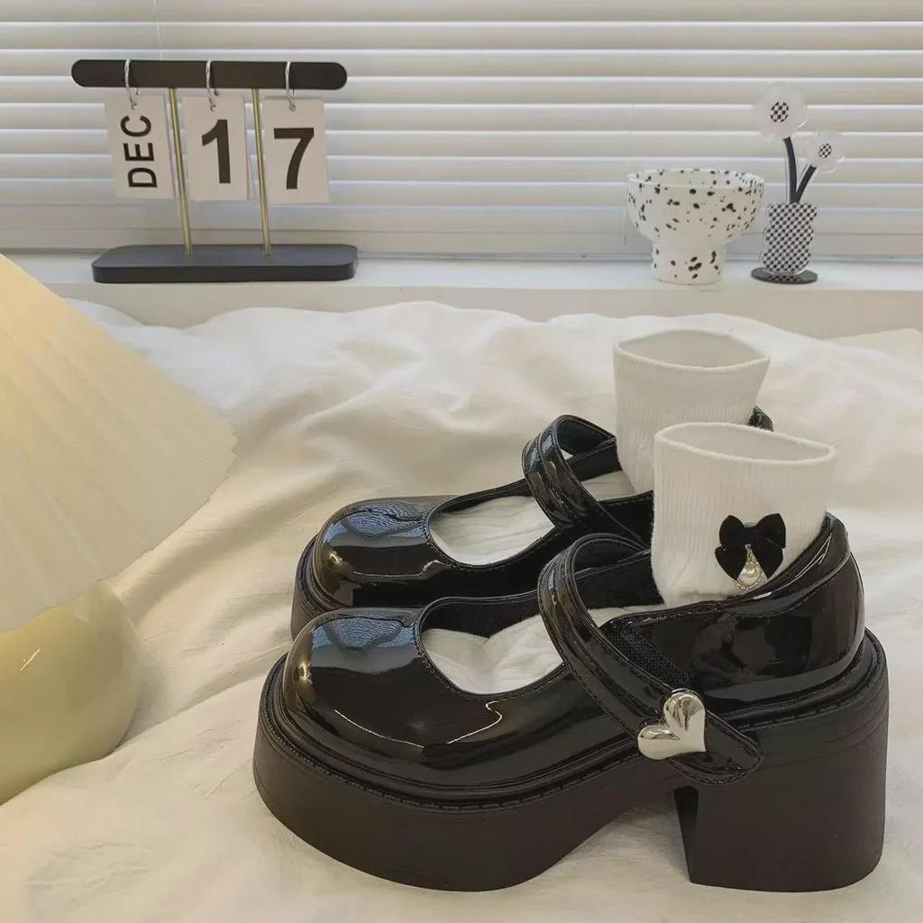 Mary Janes mit Plateauabsatz aus schwarzem Leder für Damen im Frühjahr 2024