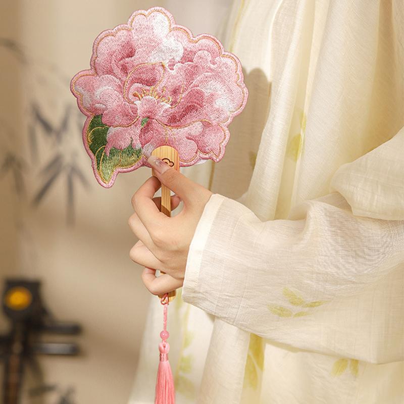 Runder Fächer im antiken Stil mit Stickerei, chinesischer Stil, blütenförmiger Handfächer mit Anhänger-Quasten, Cheongsam Hanfu Zubehör