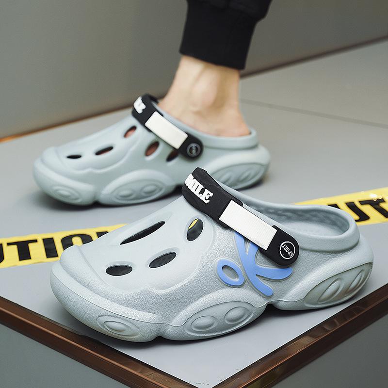 Two-wear hole shoes men's summer 2025 new outer wear trend, anti-skid beach thick-soled bag head slippers