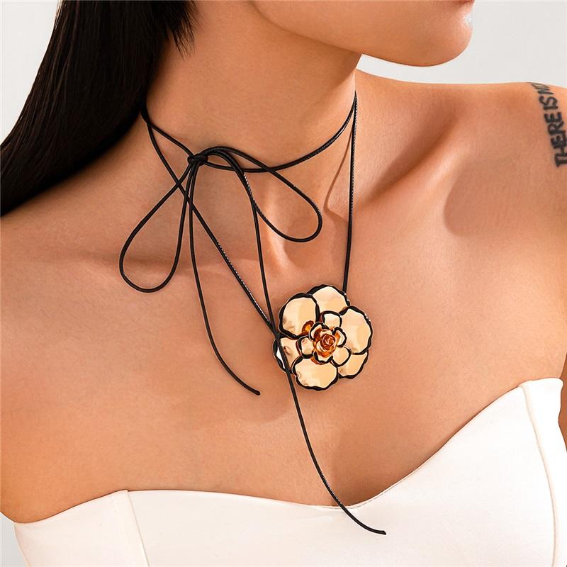 European and American design dripping oil black edge flower wax thread necklace choker temperament metal three-dimensional large flower necklace