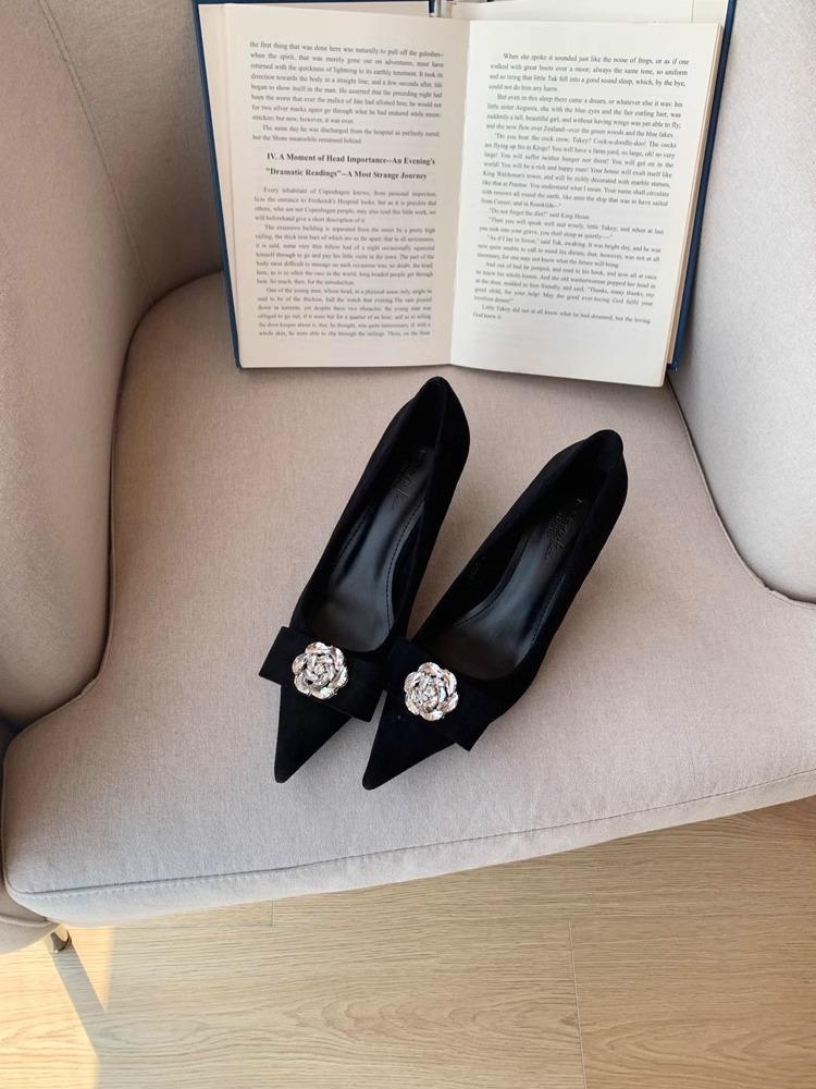 

Celebrity flower buckle banquet temperament pointed rose rhinestone buckle thin heel single shoes women s spring spring commuting high heels 40 чёрный
