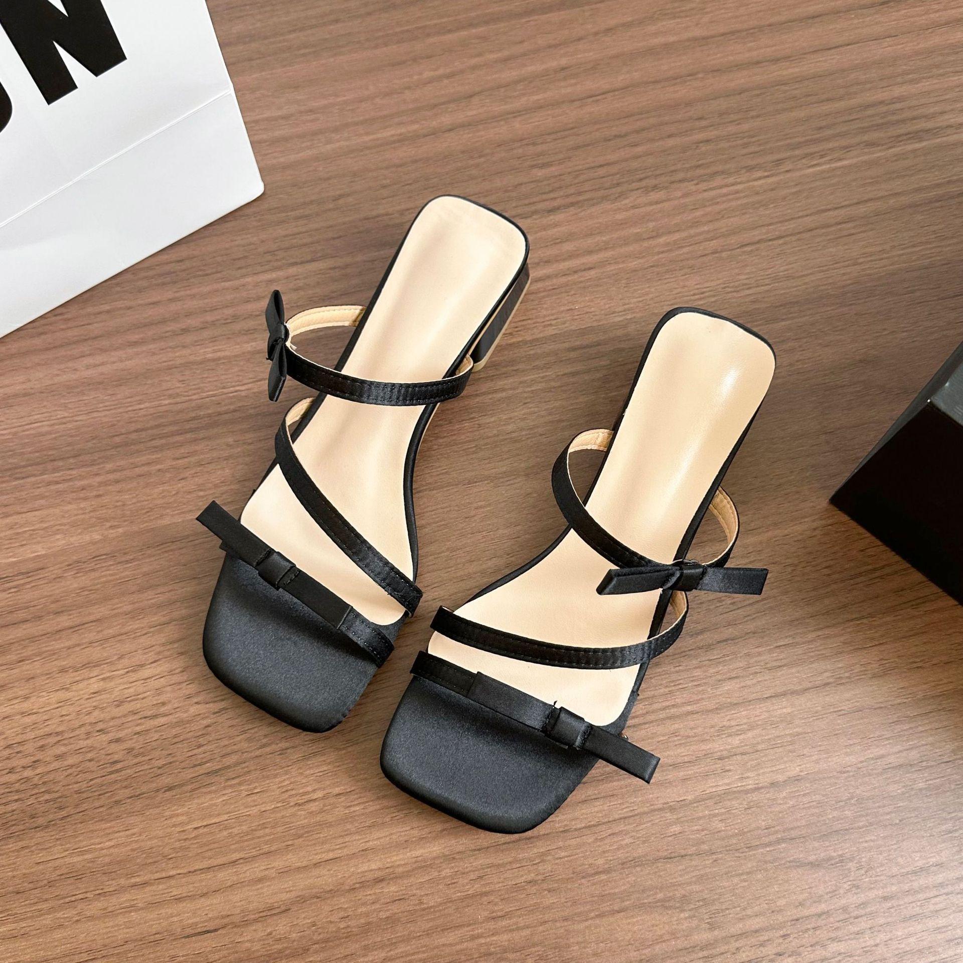 

Fairy style bow outer wear 2025 new thick heel women s shoes spring and summer one-word sandals silver sandals square head 40 чёрный