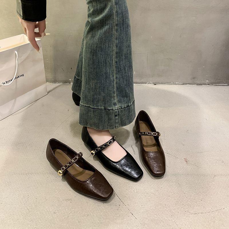 Square head shallow mouth one-word buckle with low heel soft leather single shoes women's 2025 new spring and autumn retro Mary Jane shoes small le