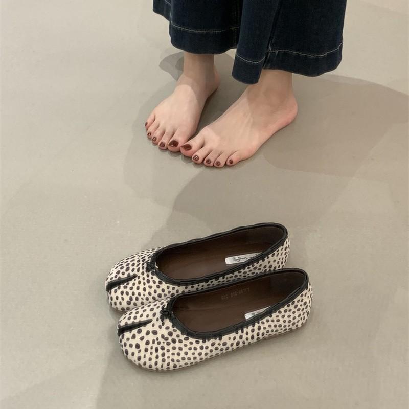 Women Tabi Ninja Shoes Fashion Design Woman Microfiber Leather Comfy Flats Split Toe Slippers Soft Bottom Loafers Moccasins