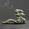 1 Peça Suporte de Incenso Coelho de Jade Celadon sobre Nuvens Auspiciosas Perfeito para Varetas de Sândalo Decoração Elegante para Casa (Sem Incenso)