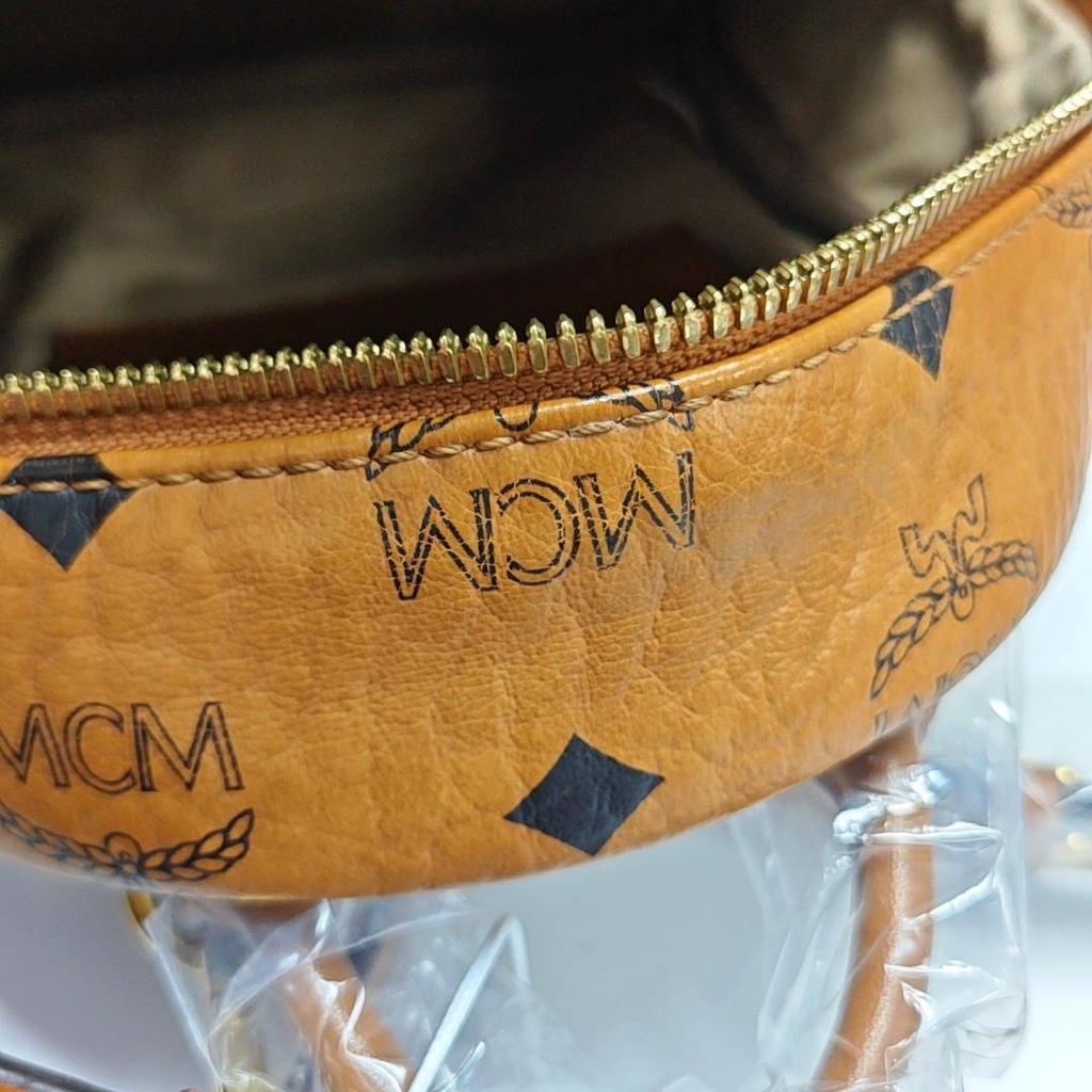 [Pre-Owned] Classic Allover Logo Studded Three-In-One Coated Canvas Shoulder Crossbody Backpack - Very Good #1IQOZOA