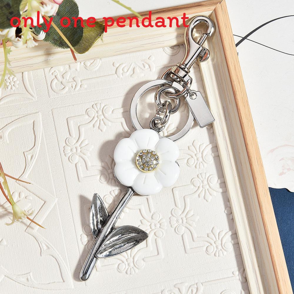 Style Daisy Bag Charm With Rhinestones For Fashionable Handbags And Gifts