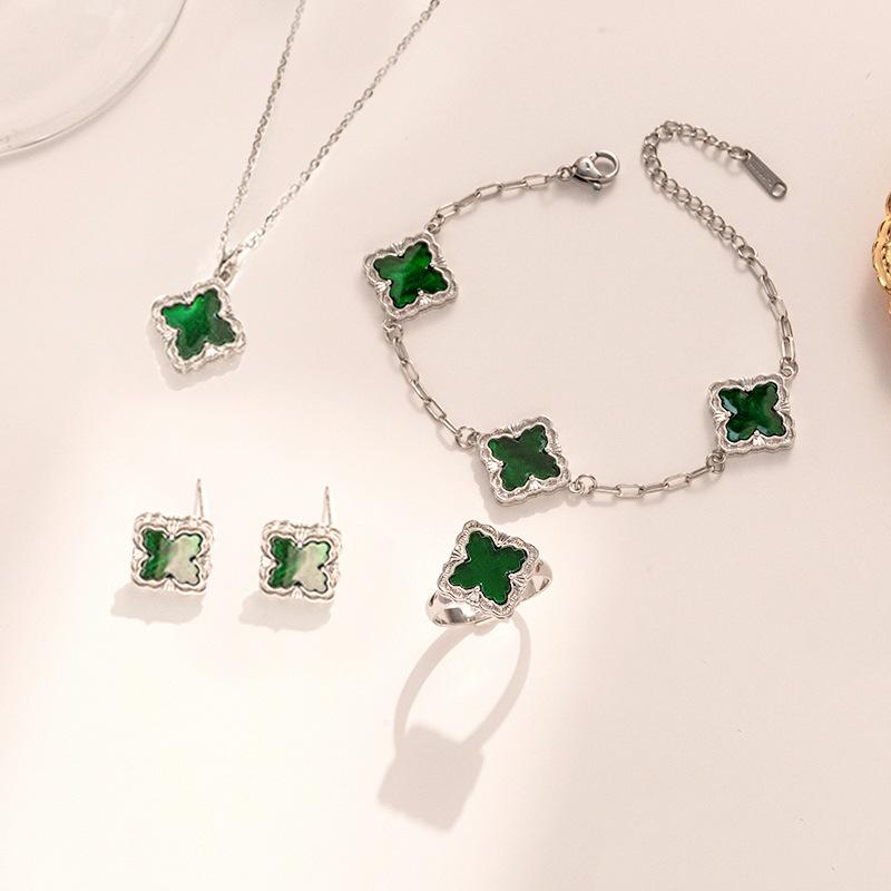 Four-leaf Clover Women's Necklace Bracelet Earrings and Ring Set – A Luxurious and Sophisticated Jewelry Set