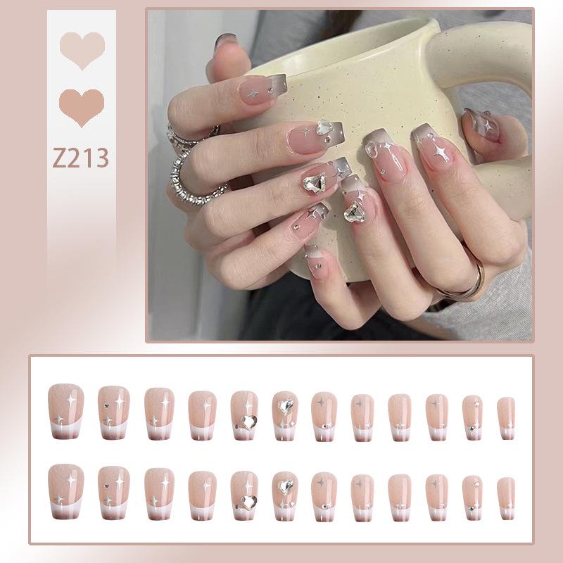 

Шикарные осенне-зимние наклейки для ногтей: Дизайны с темным градиентным сердцем и острой девушкой Glue Version