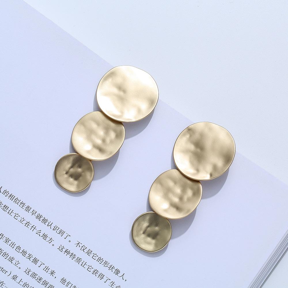 

Three-Layer Delicate Earrings With Pendant, Fashionable And Versatile Women S Short Earrings.