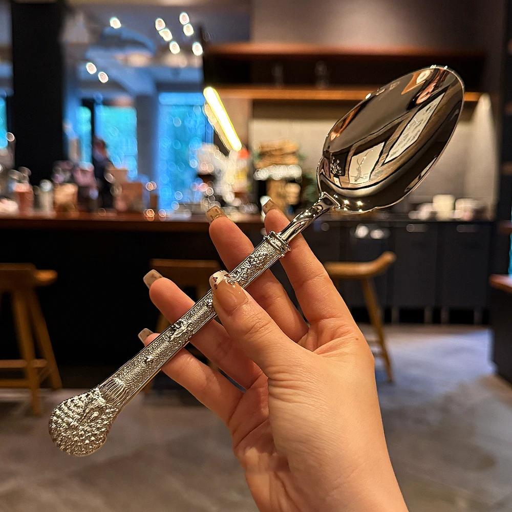 

1Pcs European Elegant Relief Soup Spoons Set - 18-10 Stainless Steel Serving Spoons for Dining Dessert Kitchen & Gift Giving серебряный