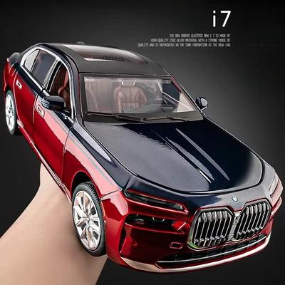Trendy-Simulation 1:24 BMW I7 G70 Automodelle aus Legierung mit Displaybox, Sammlung von Miniaturautos, dekorative Ornamente für Zuhause, Kinderspielzeug, Auto für Männer, Geschenk