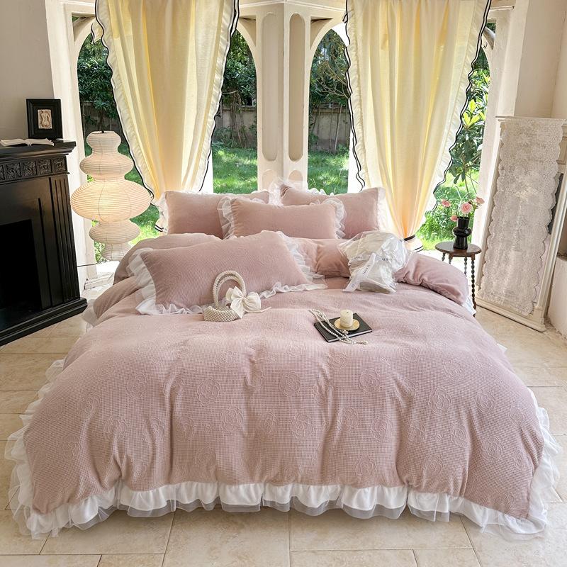 French Winter Warmth, Milk Velvet Four-piece Set, Anti-static Princess Style Lace, Carved Velvet Quilt Cover, Bedding