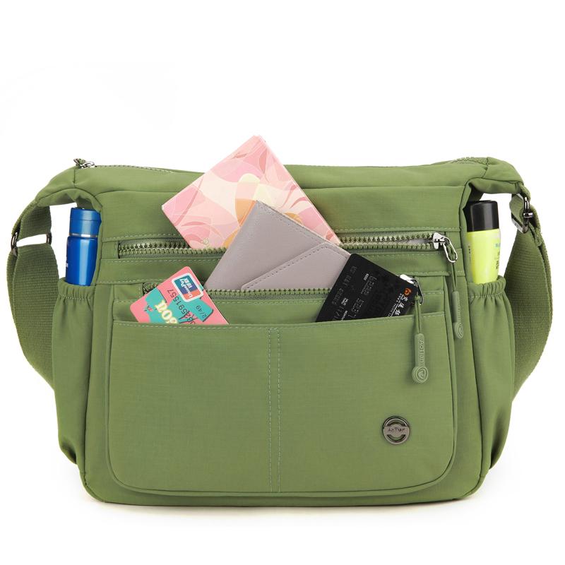 Women's Large Capacity Shoulder Bag Multi-Compartment Lightweight Crossbody Bag
