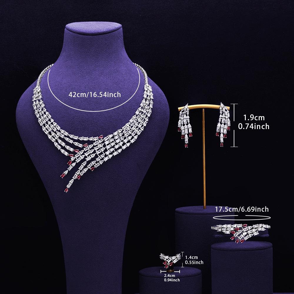 Luxus Rubinpendant-Ketten- und Ohrring-Set - 4-teiliges Hochzeits- und Abendaccessoire-Set
