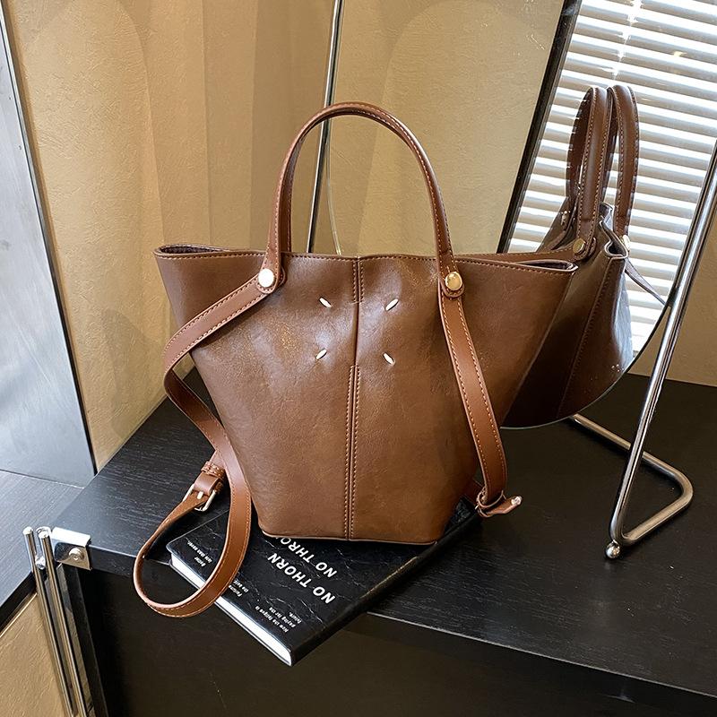 Retro Premium Bucket Bag Women's Autumn and Winter New Large-capacity Commuter Child and Mother Bag Portable Shoulder Bag