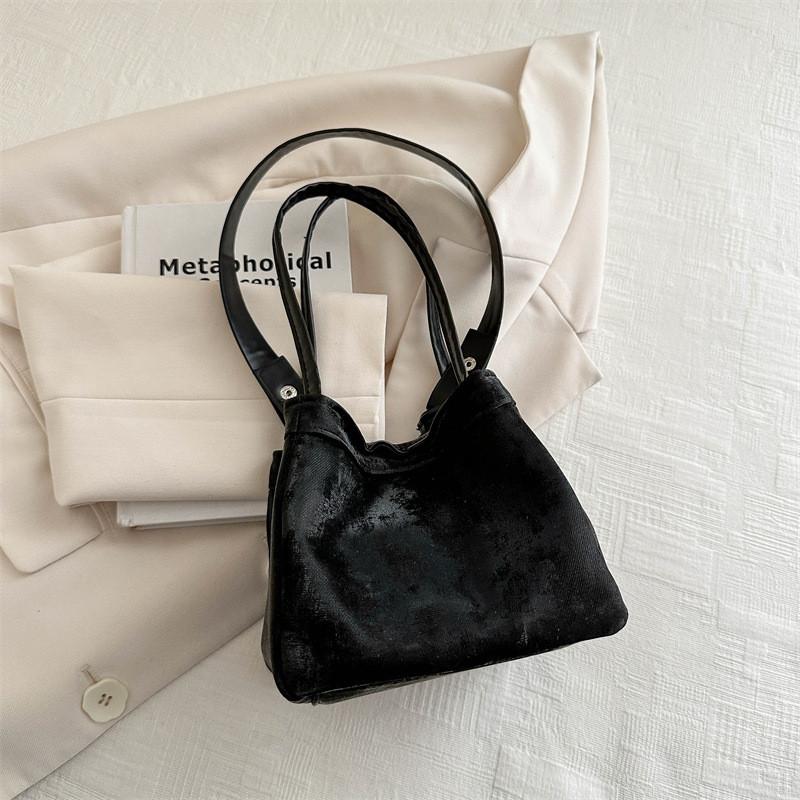 

Chic Casual Spring Bucket Bag For Women Featuring Soft Pu Material And Stylish Look чёрный