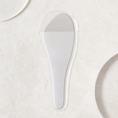 Spatule de maquillage courbée