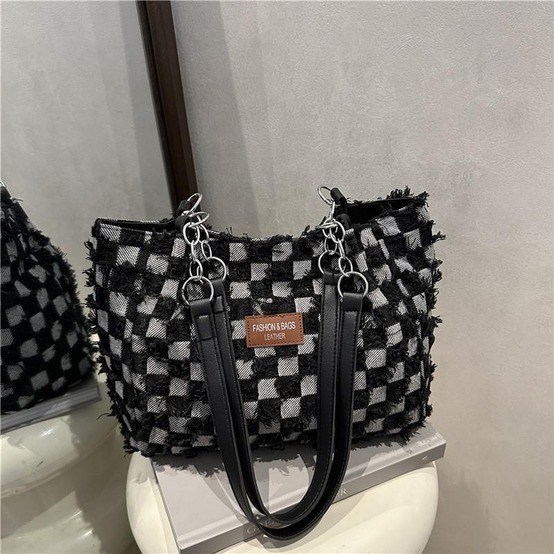 

Denim checkerboard messenger bag baguette bag 2025 spring new temperament shoulder bag French underarm bag women