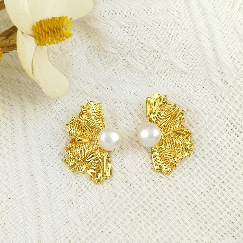 Pearl stud earrings irregular fan stud earrings ins antique earrings advanced sense pearl fan stud earrings female золотой