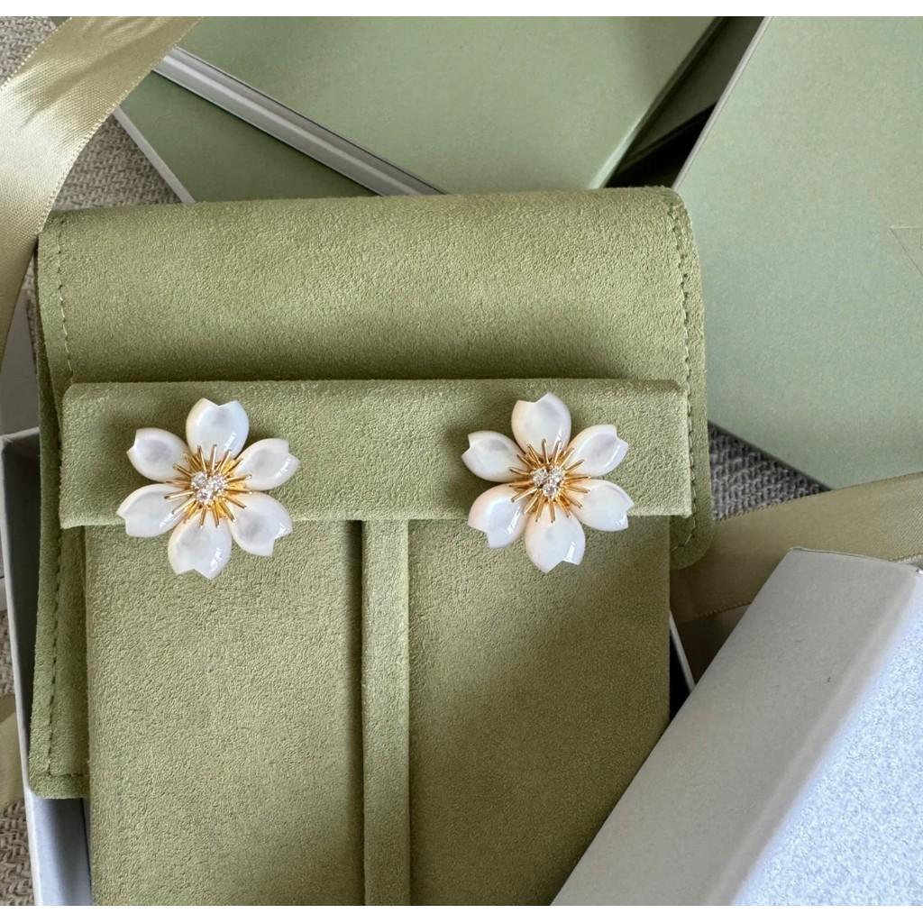 Flower Earrings Lucky Grass Asian Gold Material Original Logo Electroplating 18K Non-allergenic Material for Daily Wear and Birthday Parties