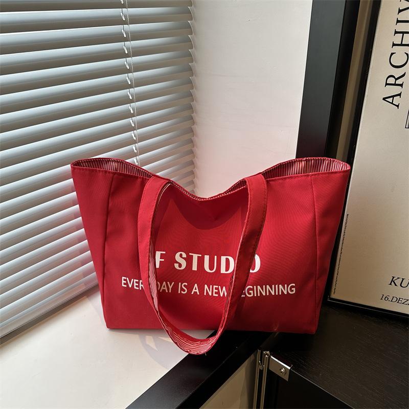 Canvas bag women's large capacity 2025 new lazy wind shoulder shopping bag leisure summer student tote bag