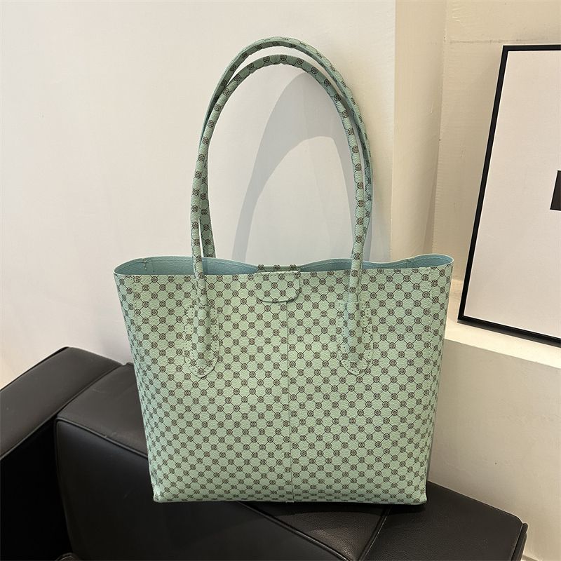 

Premium texture tote bag 2025 new commuter bag versatile fashion going out large capacity shoulder handbag зелёный