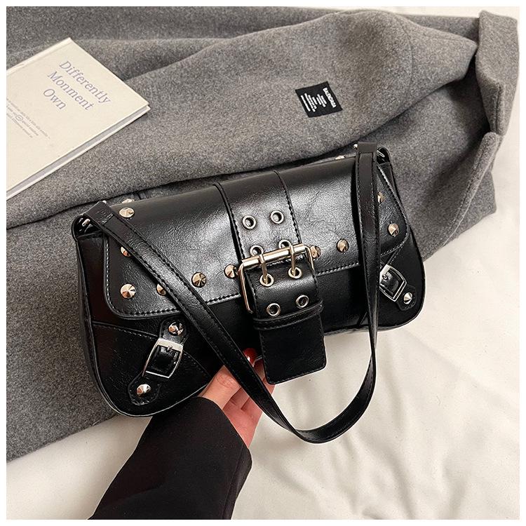 Punk Rivet Single Shoulder Bag: 2024 Retro Women's Versatile Casual Handbag