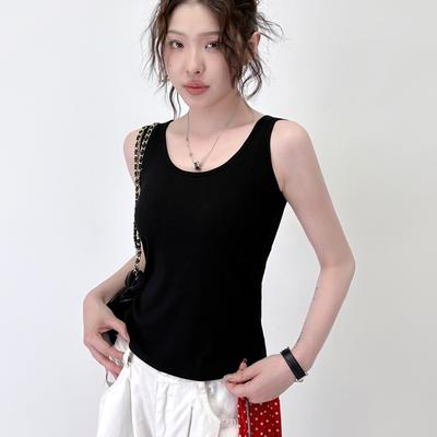 A New Style of Sleeveless, One-piece Halter Top for Women Who Can Wear Alone As An Inner Layer To Make Them Look Slimmer
