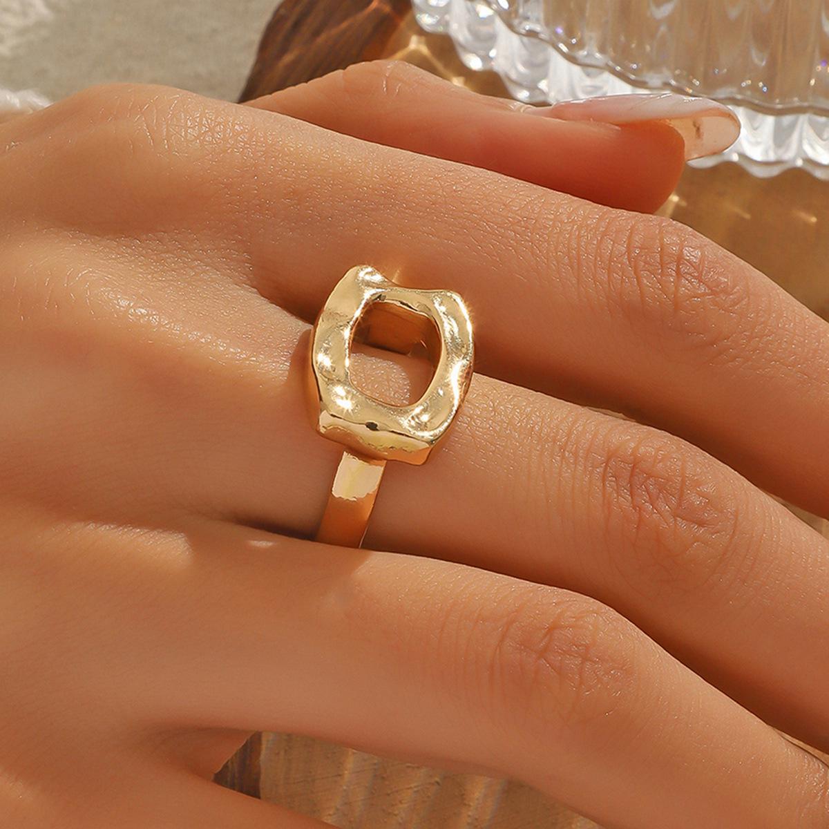

Glossy Geometric Metal Ring: Minimalist Solid Color Design for Women