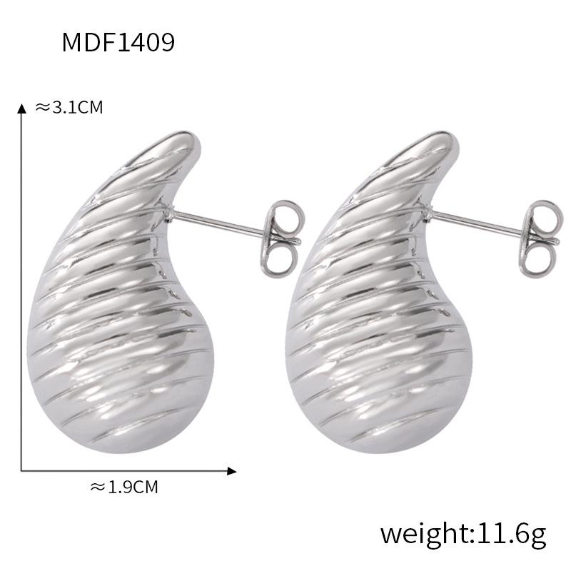 Vintage Chinese Style Water Drop Titanium Earrings with Multi-Layered Texture Design