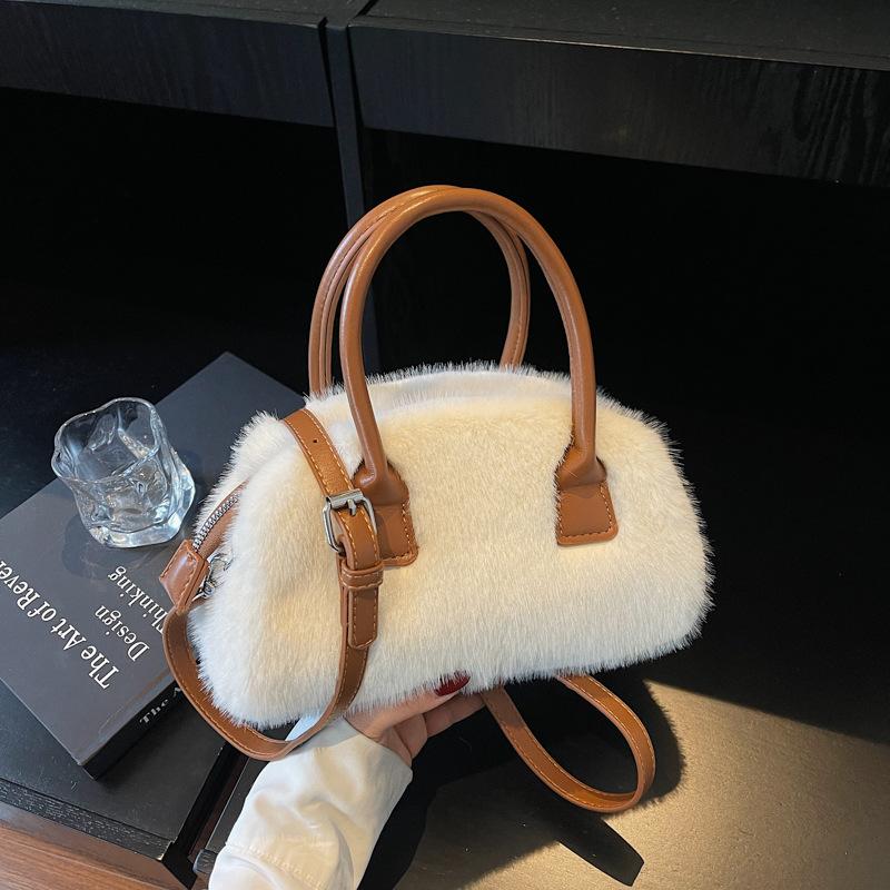 Premium plush handbag women's 2025 new fashion autumn and winter plush bag versatile niche shoulder messenger bag