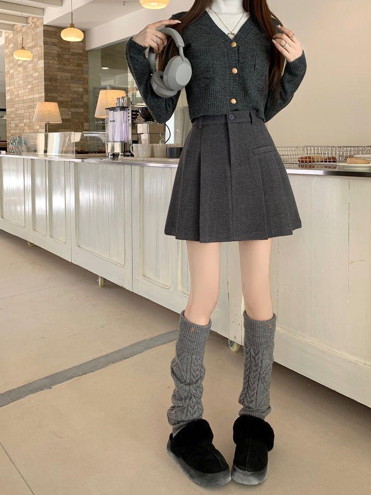 Women's Woolen Pleated High-Waisted Wide-Leg A-Line Shorts for Autumn/Winter 2026