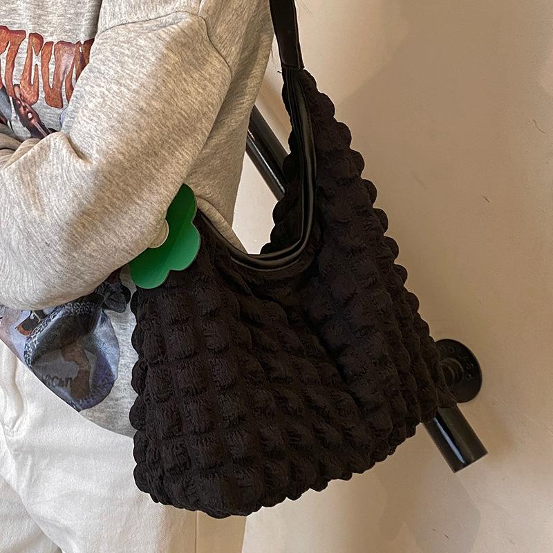 

Korean Pleated Waffle Shoulder Bag New Style of Bubble Gauge Tote Bag Fashionable Large Capacity Shopping Bag