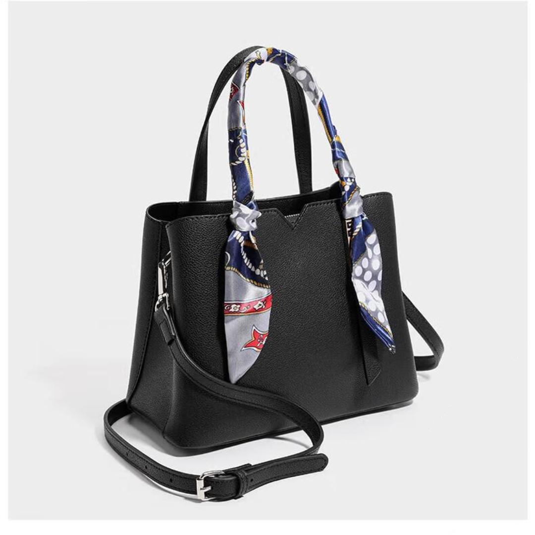 

Новая сумка Большая вместительная сумка через плечо длиной 26 см, шириной 12 см, высотой 19 см. чёрный