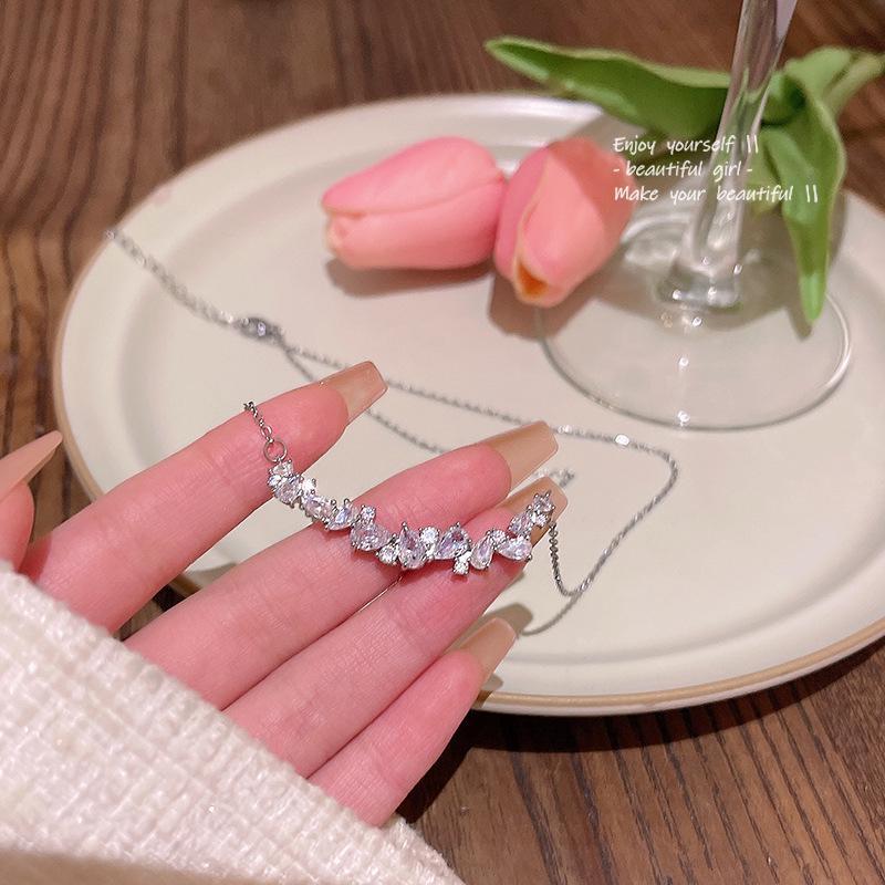 Irregular Zircon Choker Necklace: Luxury Niche Design for Women