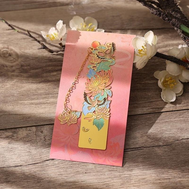 Aesthetic Metal Lucky Clover Bookmark with Tassel Set Exquisite Retro Floral Brass Bookmark for Book Creative Design Book Tab
