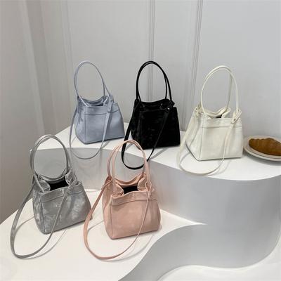 Letná kabelka taška dámska nová módna niche crossbody taška kórejská vysoká hodnota jednoduchá vedrová taška dámska