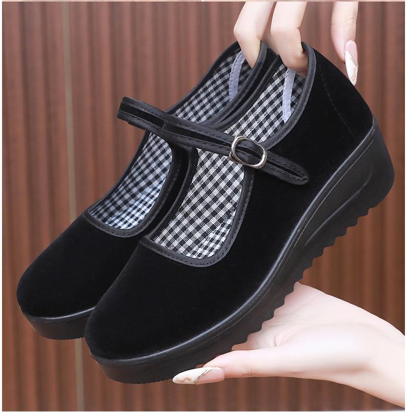 Women's Height-Increasing Non-Slip Work Shoes: Old Beijing Style, Thick-Sole Comfort, Sponge Cake Sole, Ideal for Hotel Staff