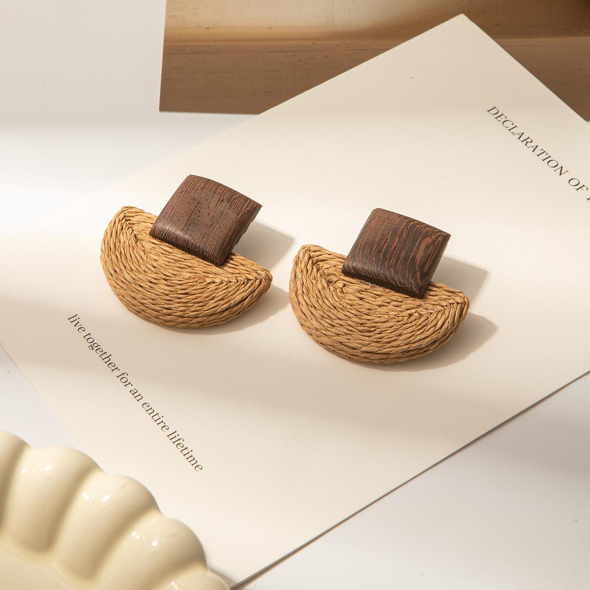 Bohemian Raffia Wood Geometric Earrings Women S Hand-Woven Vintage Design Vacation Travel Wind Stud Earrings