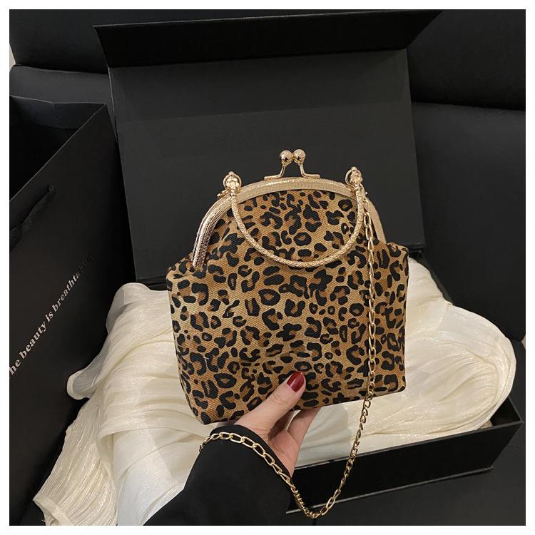 2025 New Retro Style Fashion Trend Leopard Print Portable Shell Bag Chain Messenger Bag Casual Versatile Messenger Bag