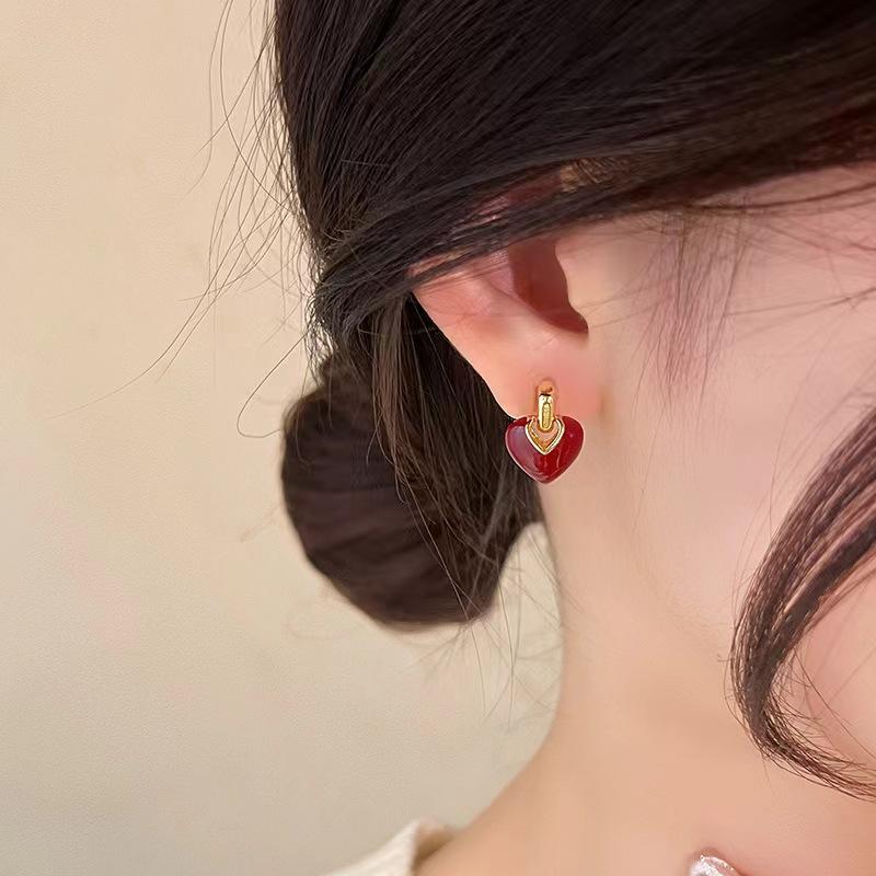 French Retro Enamel Love Drip Earrings Women'S Niche Design Sense Elegant Light Luxury High-End Versatile Earrings Earrings