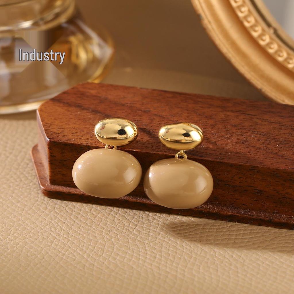 Maillard Retro Bean Earrings: Hong Kong Style High-End Versatile Studs - Niche Fashion Ear Jewelry
