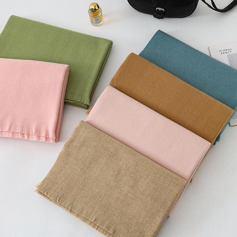 Damski zimowy biały szal z wełny kaszmirowej: Wszechstronny szalik z krótkim frędzlem w stylu koreańskim